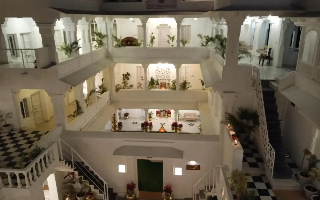 Jagat Niwas Palace