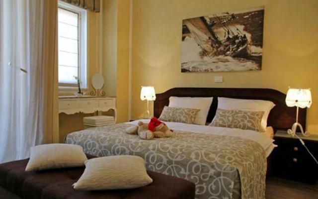 Berna - Pool House - H