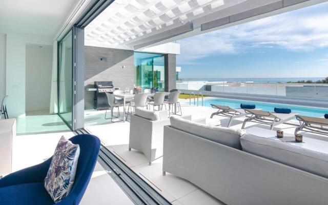 Villa La Luna 4 bed luxury villa with sea views