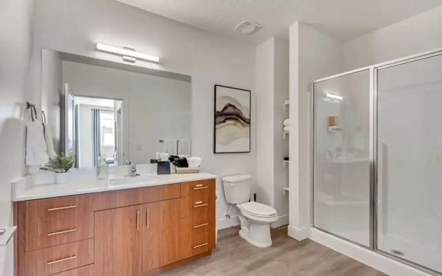 New Apt - Gigabit Internet - Year-round Pool