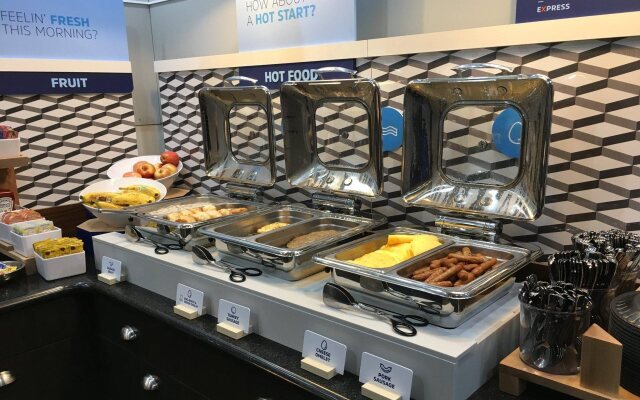 Holiday Inn Express & Suites Gonzales by IHG