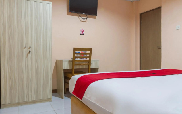 RedDoorz near Istana Plaza 2