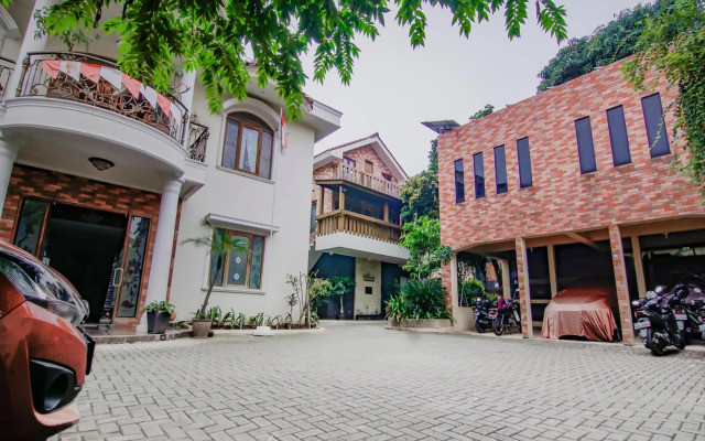 OYO 90094 Gayatri Residence