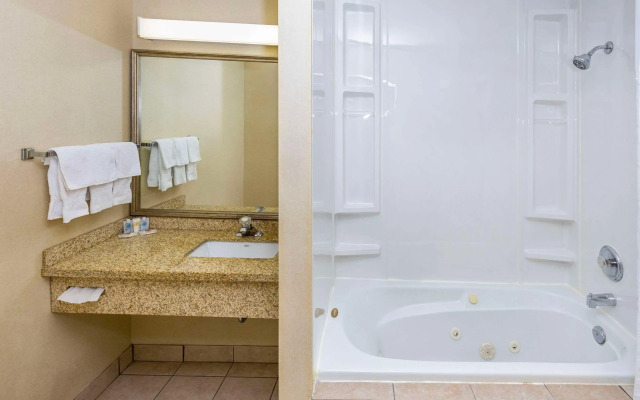 Comfort Inn & Suites Downtown Edmonton