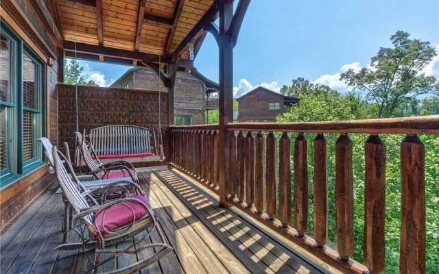 Gatlinburg Majesty 4 Bedroom Home with Hot Tub