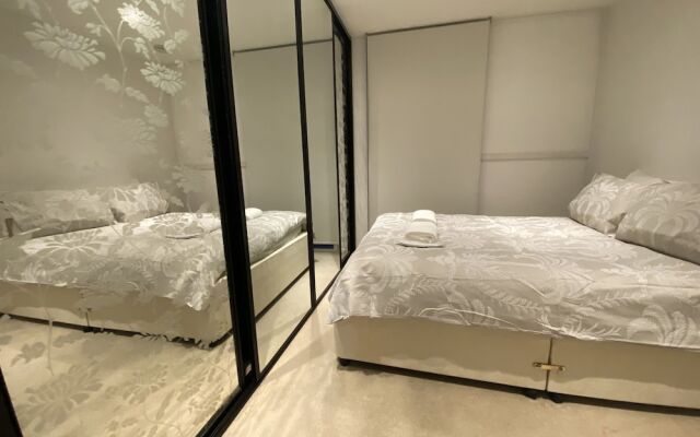Cosy 3 bed Penthouse in Royal Docks London