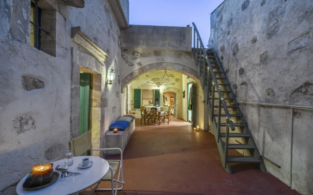 Moundros 1620 Venetian residence