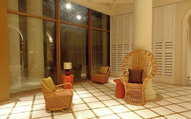 2 Bedrooms Apartment In Sunset Town