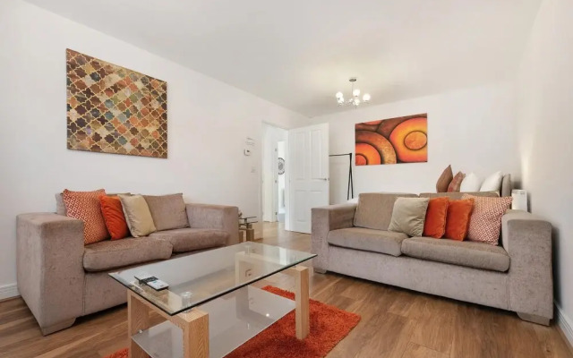 Oxlade Serviced Hse 3 Bedrms  6 singles