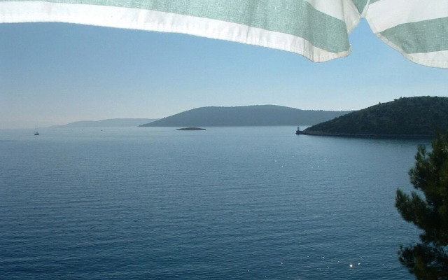 Tonka - 10 m From Beach - A5