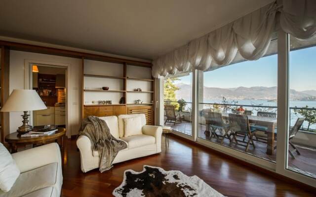 Sana Luxury Apartment in Stresa With Lake View