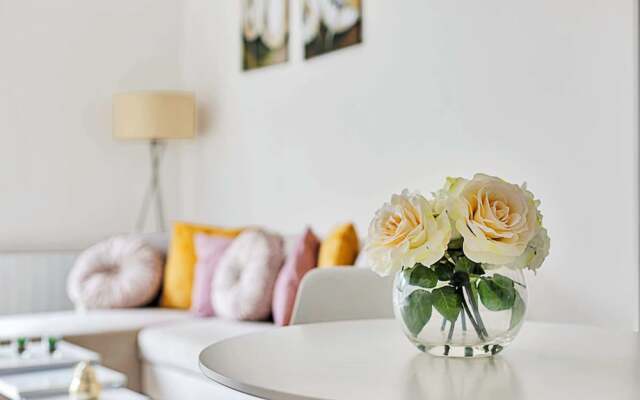 Newly Furnished and Bright Home