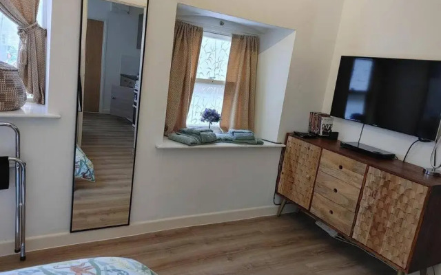 Cosy Flat in a Pretty Town.