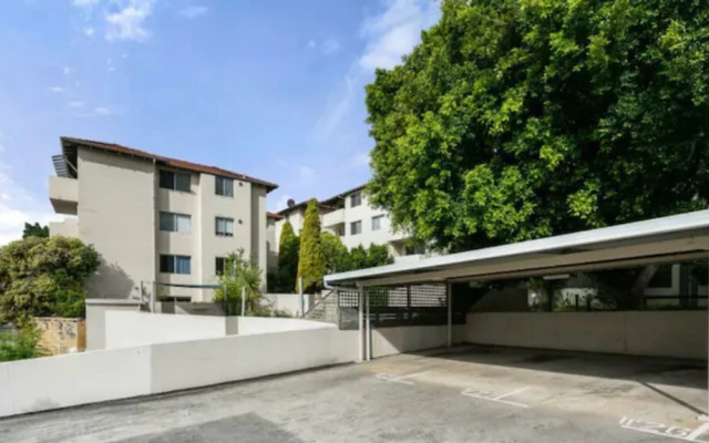 Bright 2 Bedroom Apartment Near Optus Stadium