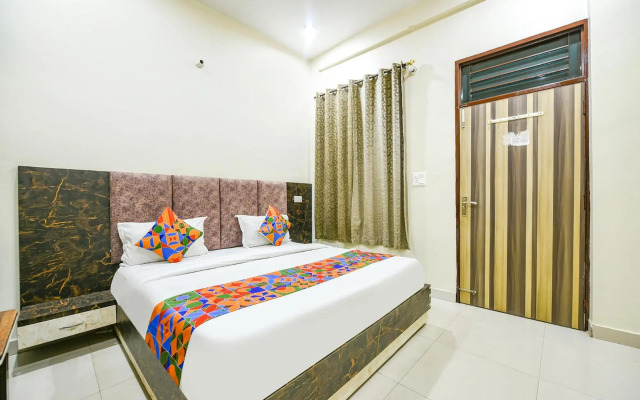 OYO 8452 Hotel New Arya 2