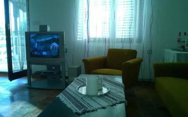 Mateo House