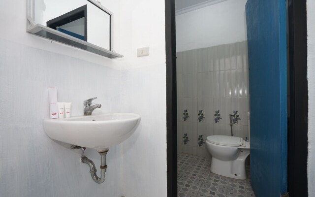 Paris Hotel by OYO Rooms