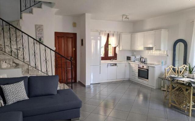 Villa Beta - 5min walk to beach, BBQ, Parking