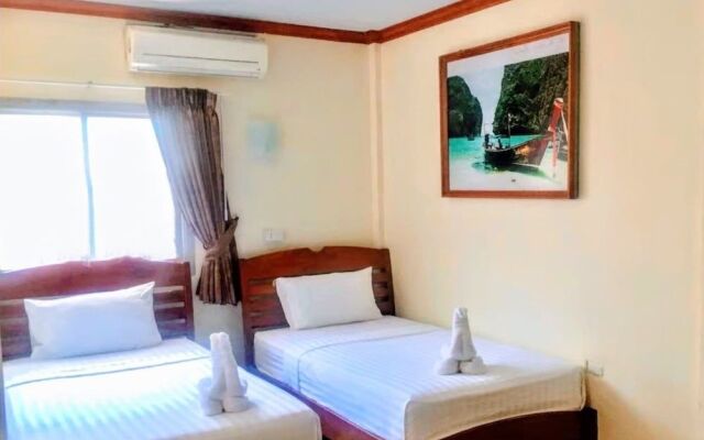 Golden Bee PhiPhi Hostel