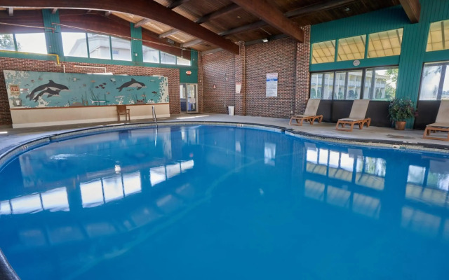 Riverview Inn & Suites