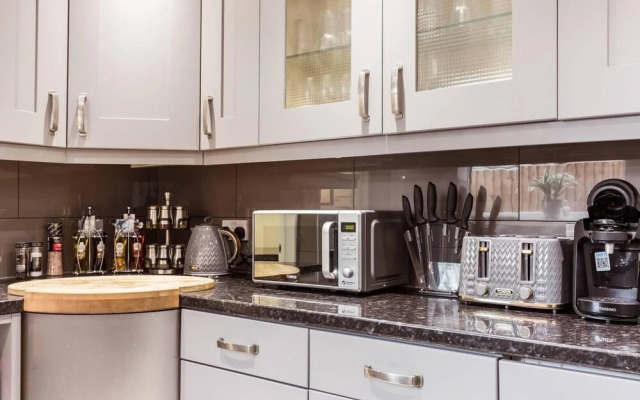 North Central London House/ Sleeps8/garden/wifi