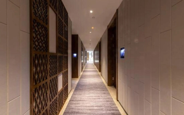 Qiuguo Hotel (Guangzhou Talujiang Metro Station)