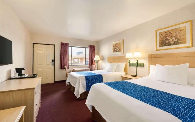 Travelodge by Wyndham Niagara Falls