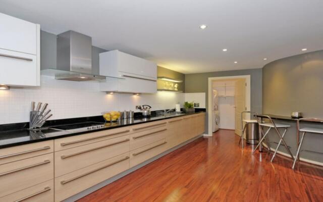 Executive three Bedroom Apartment in Aberdeens West End