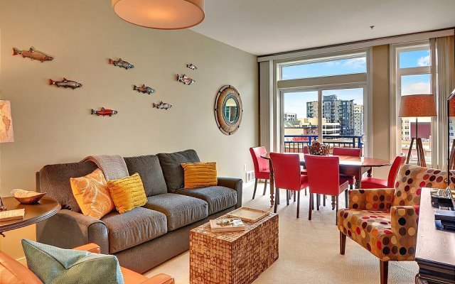 Belltown Court Home Port Deluxe Suite - Two Bedroom Apartment with Bal