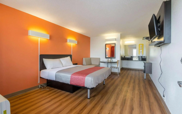 Motel 6 Indianapolis, IN – South