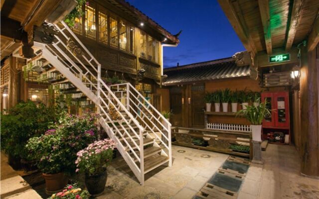 Floral Hotel Lijiang QianlizoudanjiYunju