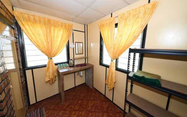 OYO 90960 Rajawali D'cabin Chalet Room