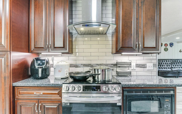 Galveston Group Getaway ~ 2 Blocks to Beach!