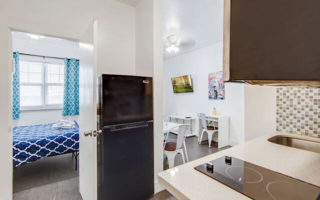 Cozy South Beach 1BR Apt Near Beach and Ocean Drive