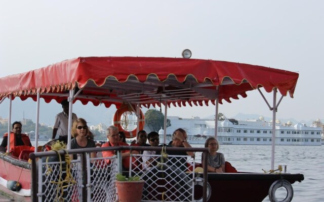 Hotel Raj Niwas