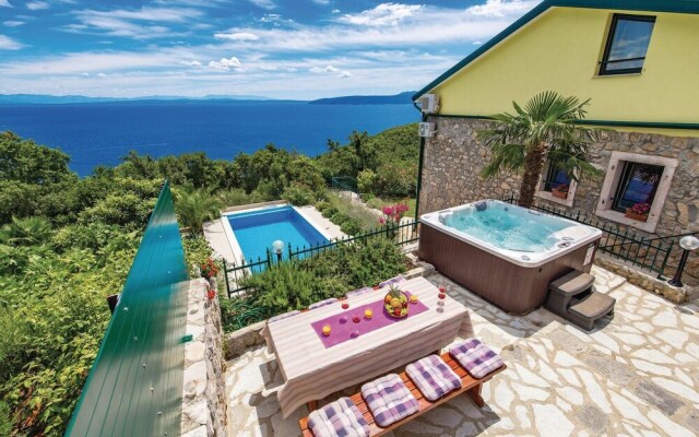 Amazing Home in Medveja with Hot Tub, WiFi & 4 Bedrooms