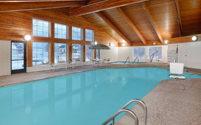 AmericInn Lodge & Suites Saugatuck — Douglas