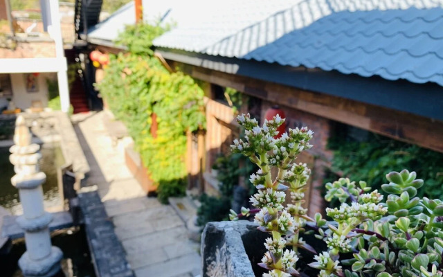 Lotus Mountain Boutique Inn