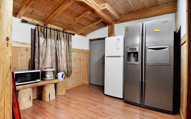 Seogwipo Log House Pension