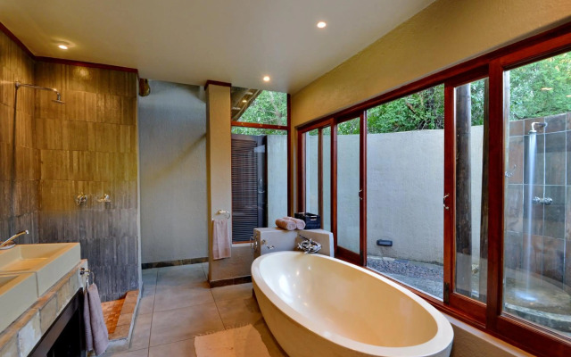 Black Rhino Game Lodge