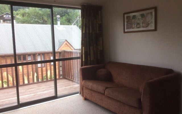 26 Caverhill Close