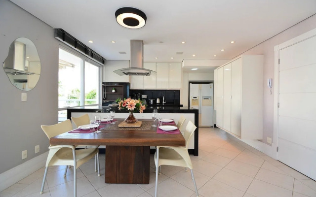 Cobertura em Jurerê a 200m da praia