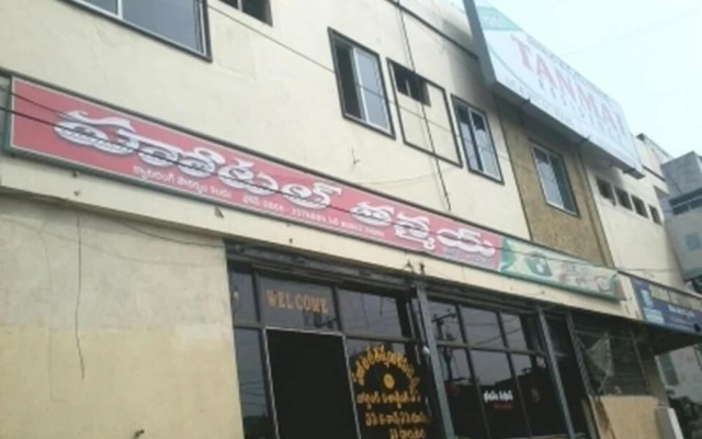 Iroomz HotelTanmai Residency