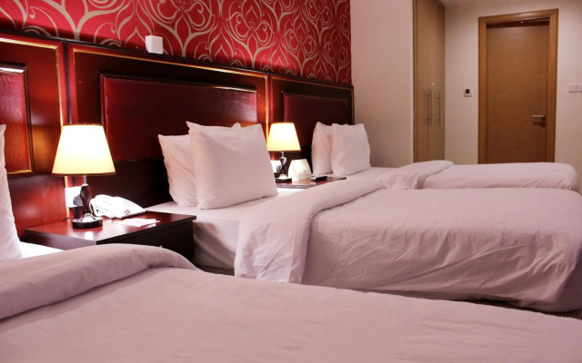 Montreal Naif Hotel