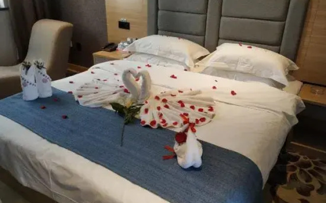 Linzhou Red Home Business Hotel