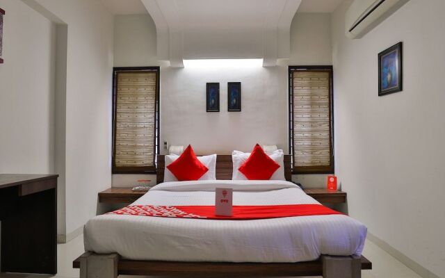 OYO 15508 Shreeji Sangeet Apartments