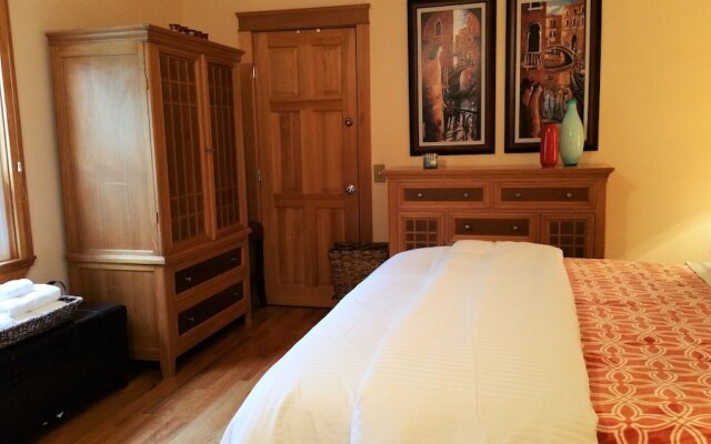 Geneva Garden Bungalow - Two Bedroom Home