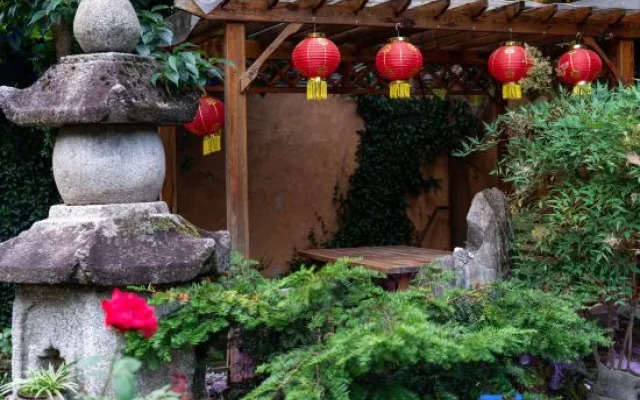 Yupingge·Long history Viewing Huizhou Design Homestay (Hongcun Pingshan Scenic Area)