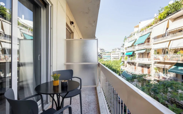 Zephyr 3-Bedroom Apartment in Athens