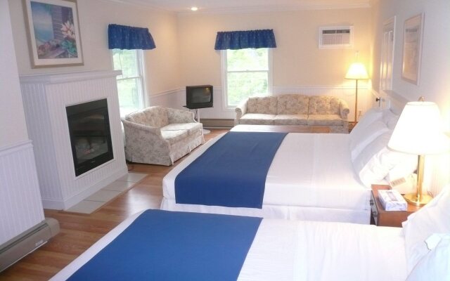 Colonial Inn in Harbor Springs